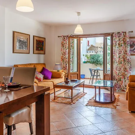 Lovely In With Kitchen Apartment