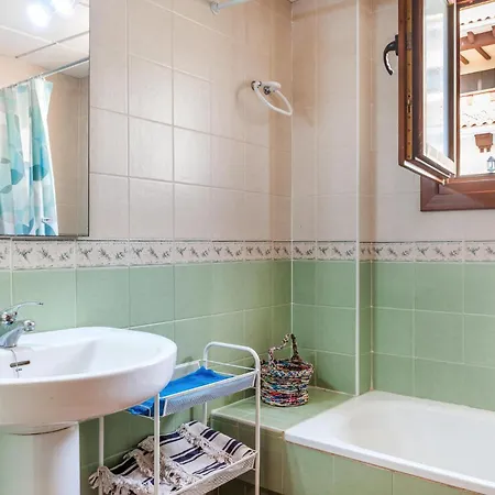 Lovely In With Kitchen Apartment *