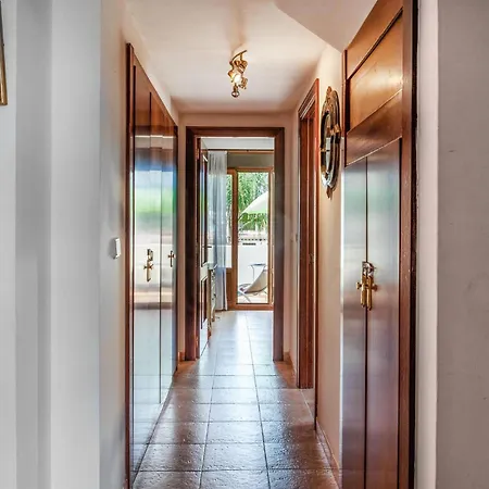 Lovely In With Kitchen Apartment *